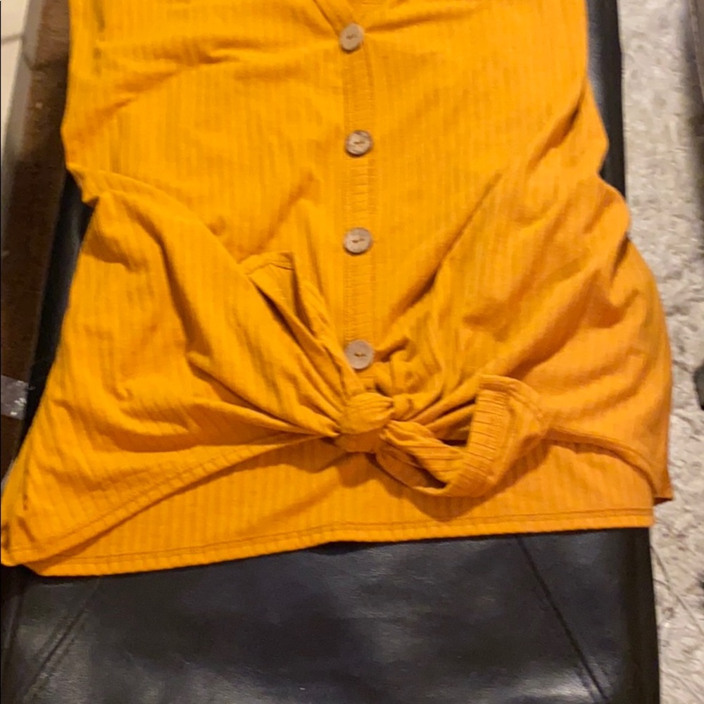 PLUS SIZE TOP - Picture 3 of 6